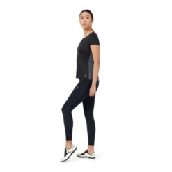 On Running Women's Performance T - Black/Dark -QQ Styles webimage c9059c9e 38a2 4f80 98d0 5386d9c90aff